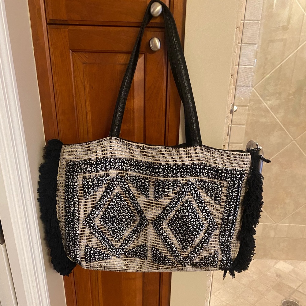 Oversized Woven Tote - Picture 7 of 14
